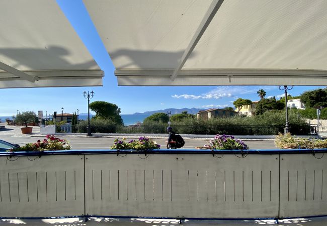 Apartment in Sperlonga - Casa with terrace overlooking the sea and parking space Apartment in Sperlonga - Casa with terrace overlooking the sea and parking space