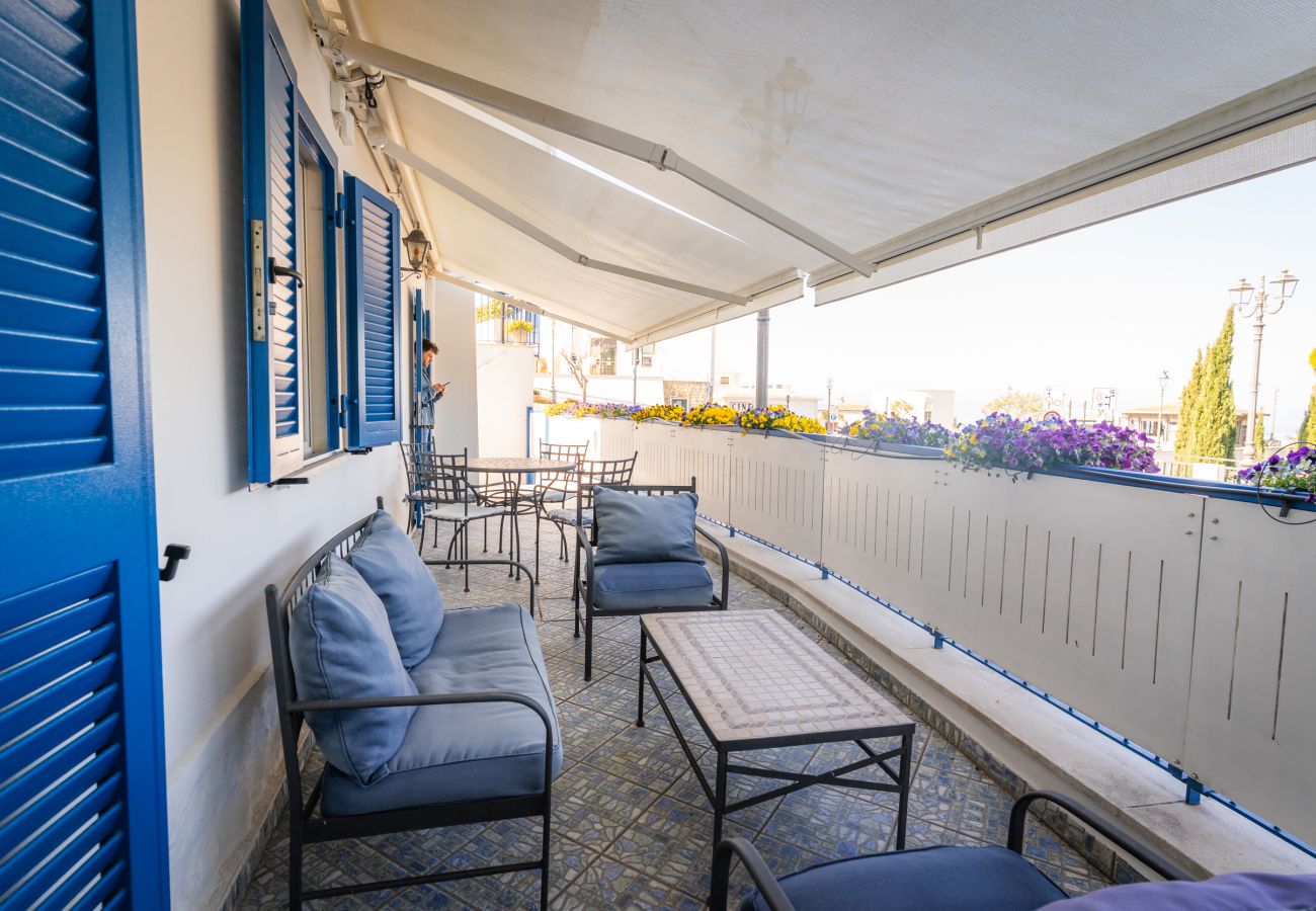 Apartment in Sperlonga - Casa with terrace overlooking the sea and parking space