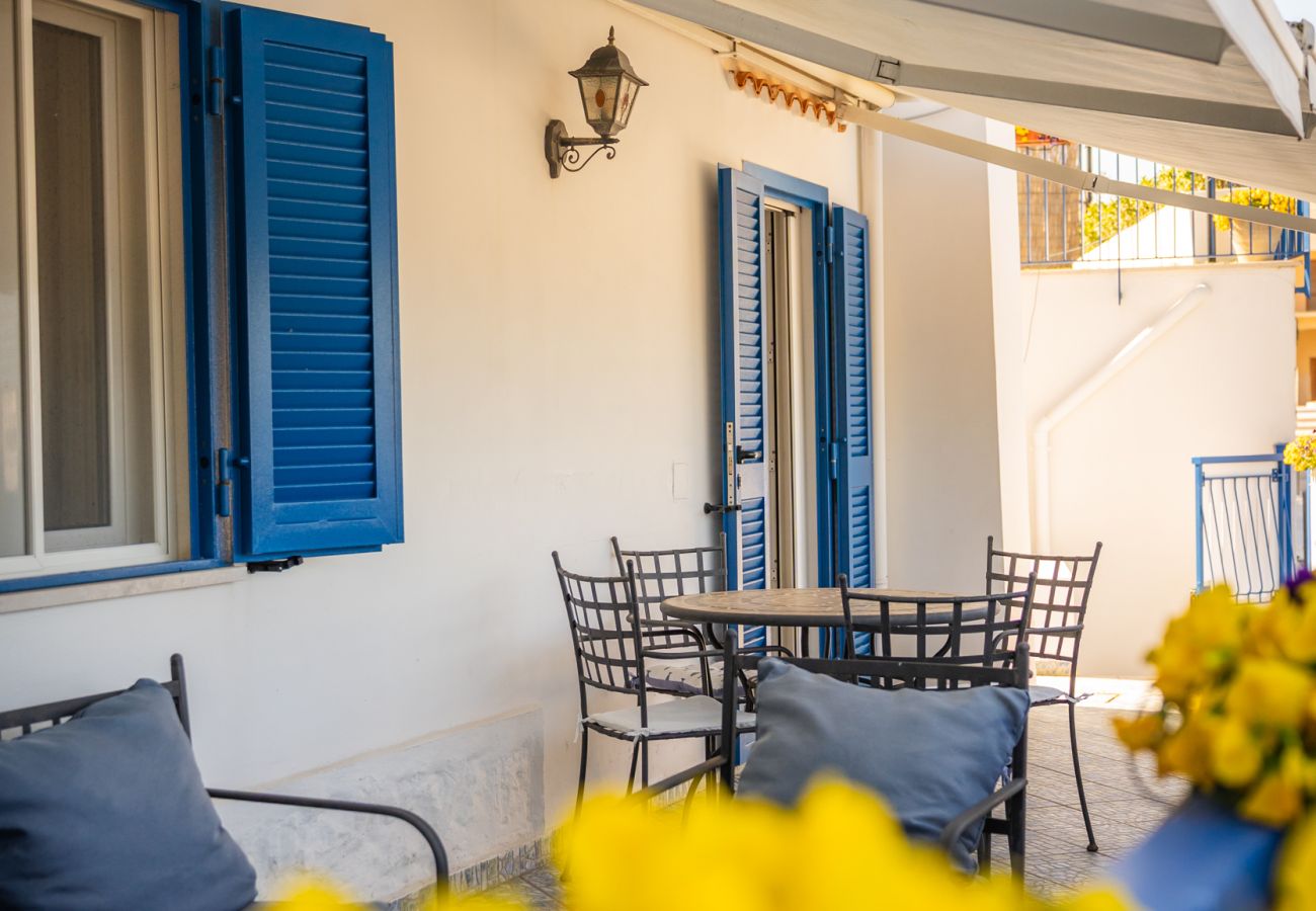 Apartment in Sperlonga - Casa with terrace overlooking the sea and parking space