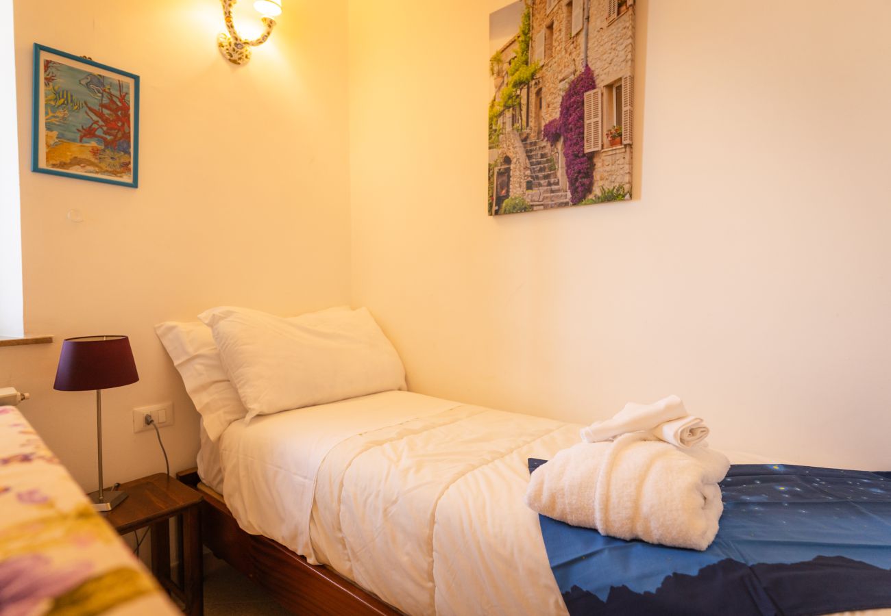 Apartment in Sperlonga - Casa with terrace overlooking the sea and parking space