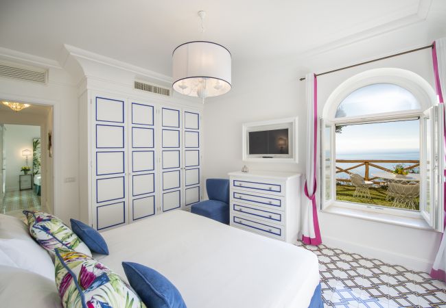 Villa in Praiano - Luxury Villa Malika - Breathtaking view of Capri and Positano Villa in Praiano - Luxury Villa Malika - Breathtaking view of Capri and Positano