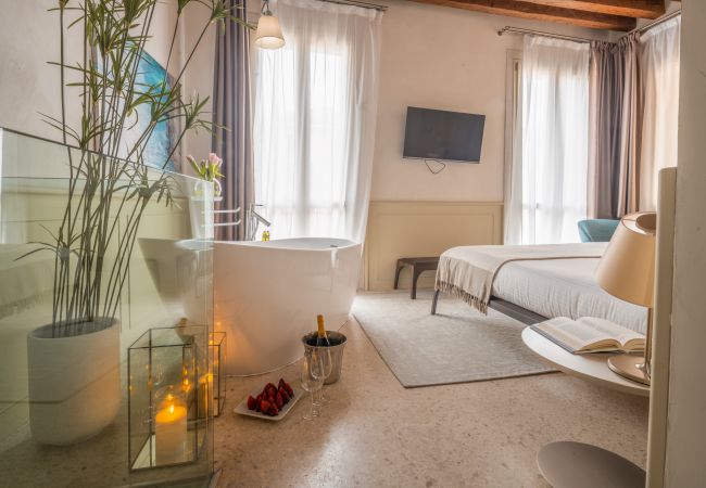 Apartment in Venezia -  Lion Palace Canal View R&R Apartment in Venezia -  Lion Palace Canal View R&R