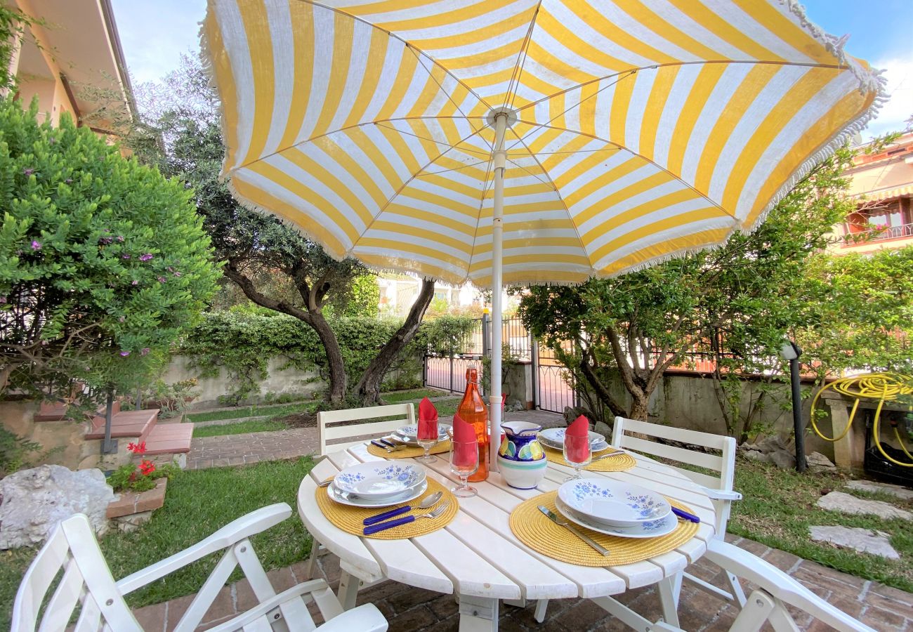 Villa in Sperlonga - Comfortable villa 200 meters from the sea
