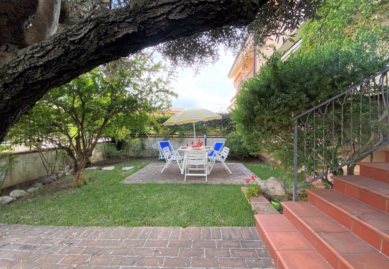 Villa in Sperlonga - Comfortable villa 200 meters from the sea
