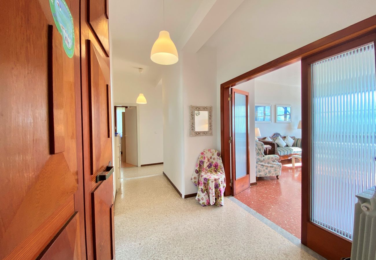 Apartment in Sperlonga - Panoramic Apartment with Parking Space in the Historic Center 