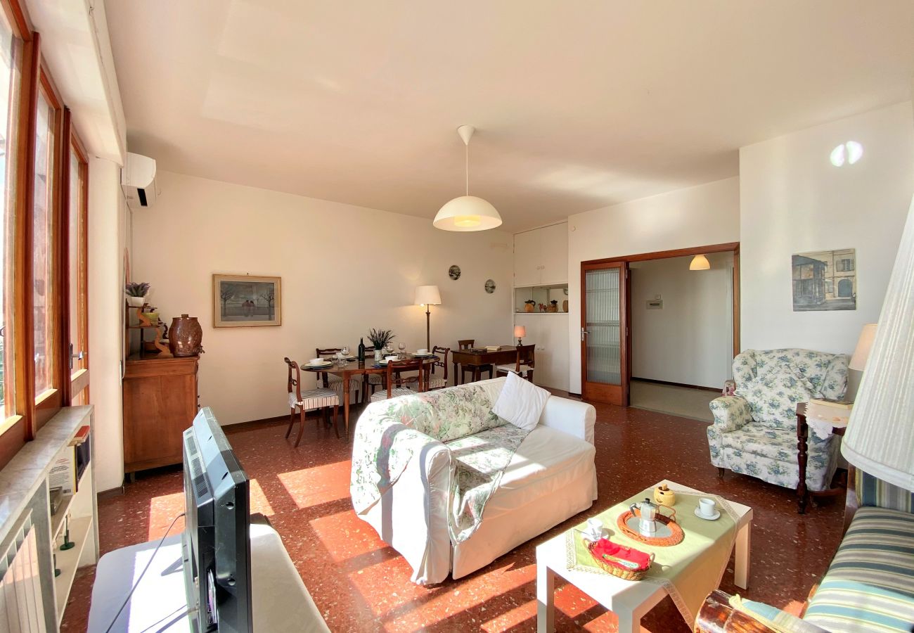 Apartment in Sperlonga - Panoramic Apartment with Parking Space in the Historic Center 