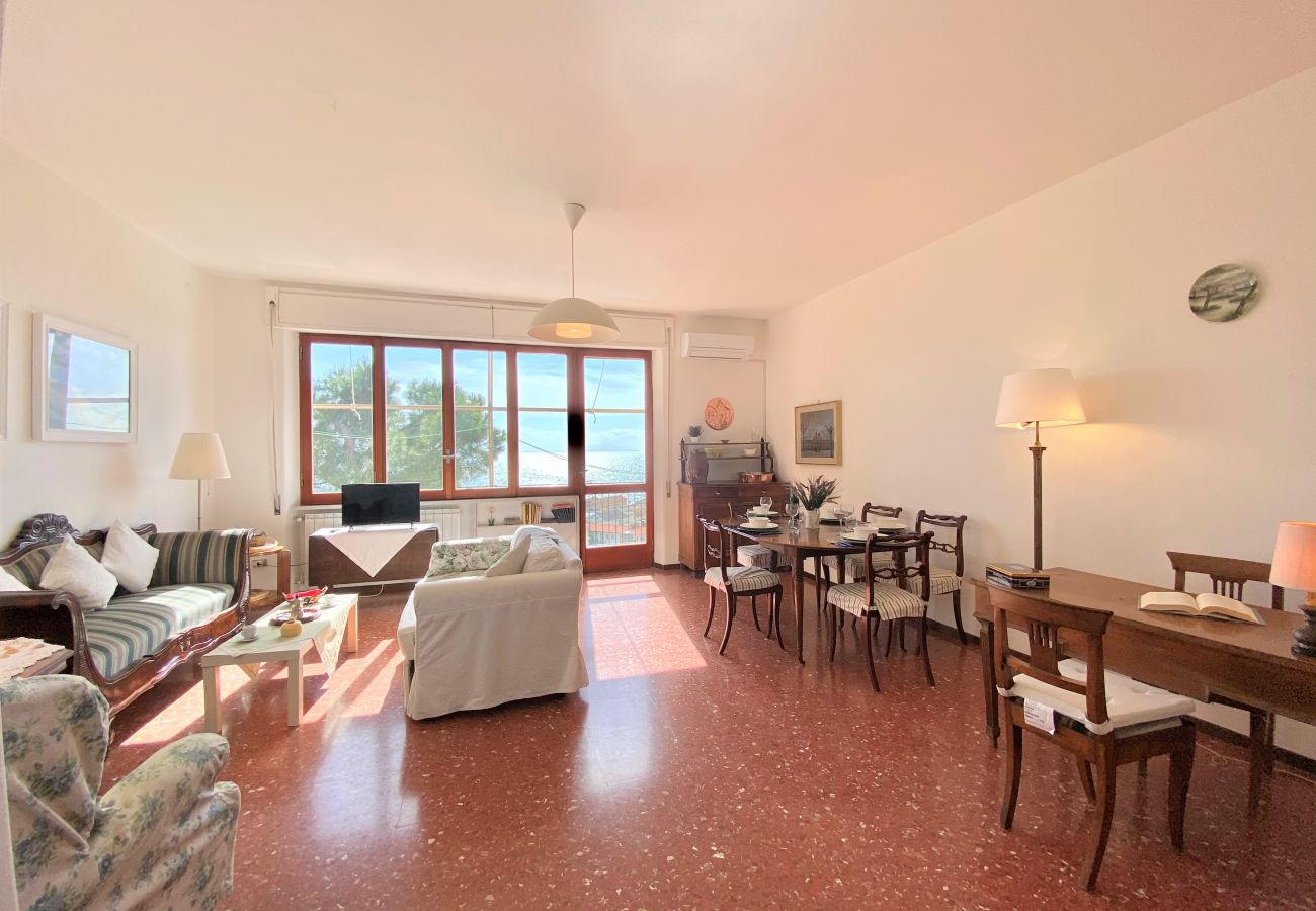 Apartment in Sperlonga - Panoramic Apartment with Parking Space in the Historic Center 