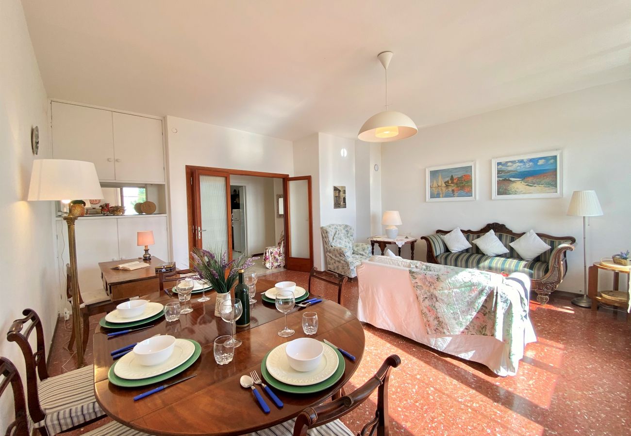 Apartment in Sperlonga - Panoramic Apartment with Parking Space in the Historic Center 