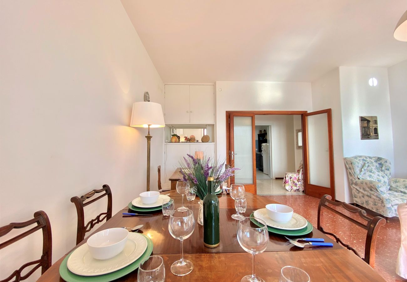 Apartment in Sperlonga - Panoramic Apartment with Parking Space in the Historic Center 