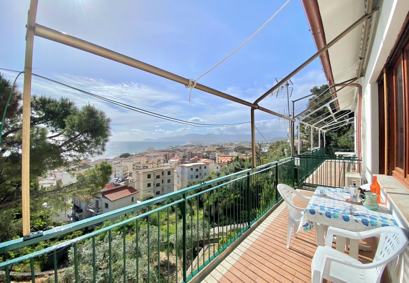 Apartment in Sperlonga - Panoramic Apartment with Parking Space in the Historic Center 