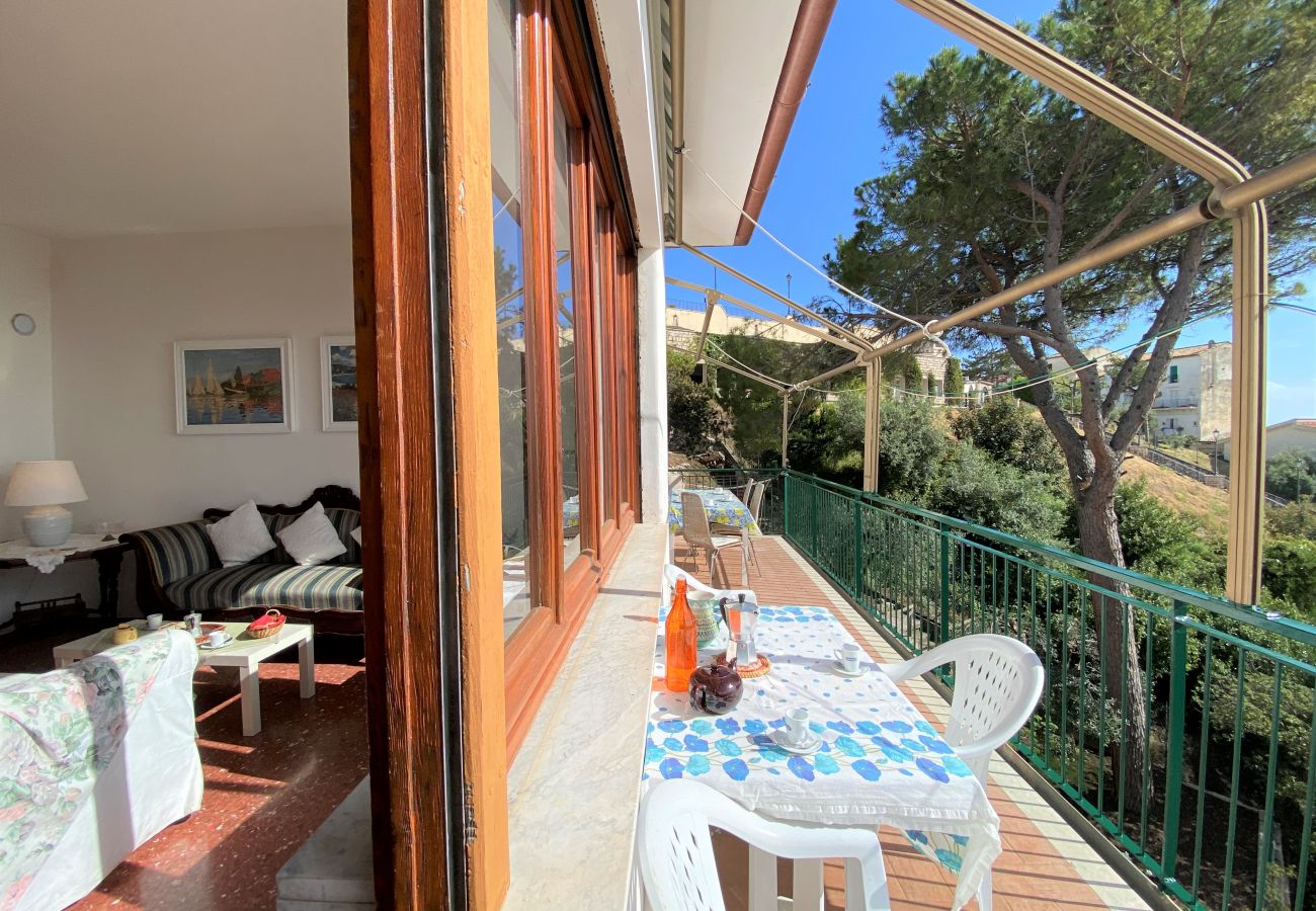 Apartment in Sperlonga - Panoramic Apartment with Parking Space in the Historic Center 