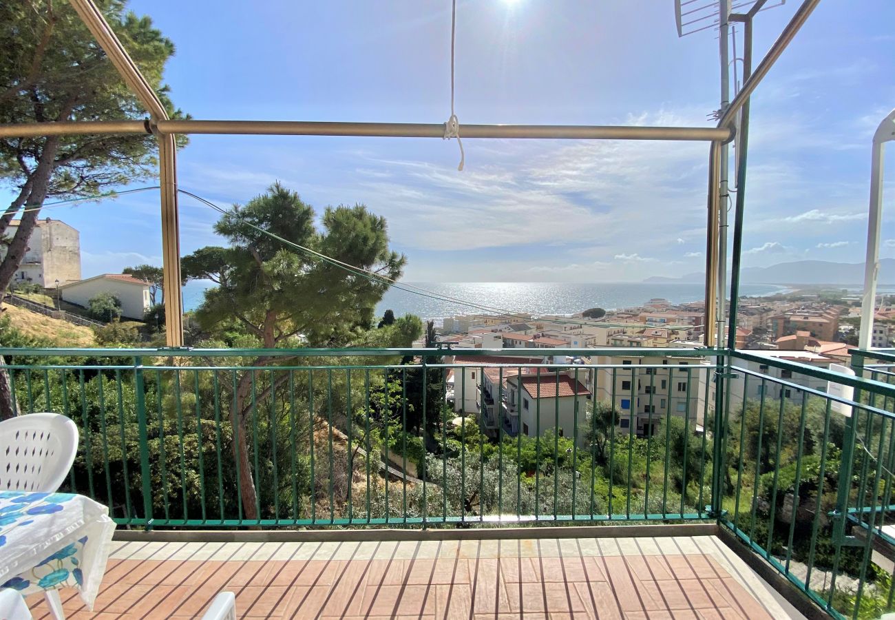 Apartment in Sperlonga - Panoramic Apartment with Parking Space in the Historic Center 