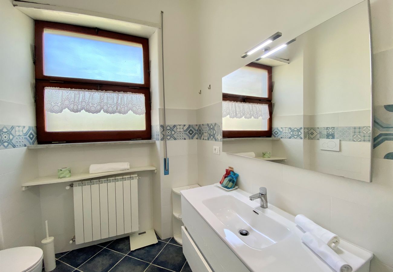 Apartment in Sperlonga - Panoramic Apartment with Parking Space in the Historic Center 