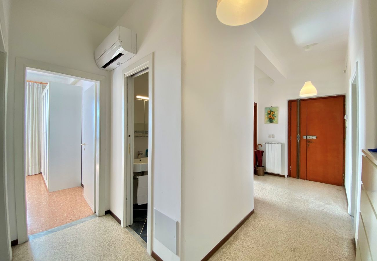 Apartment in Sperlonga - Panoramic Apartment with Parking Space in the Historic Center 