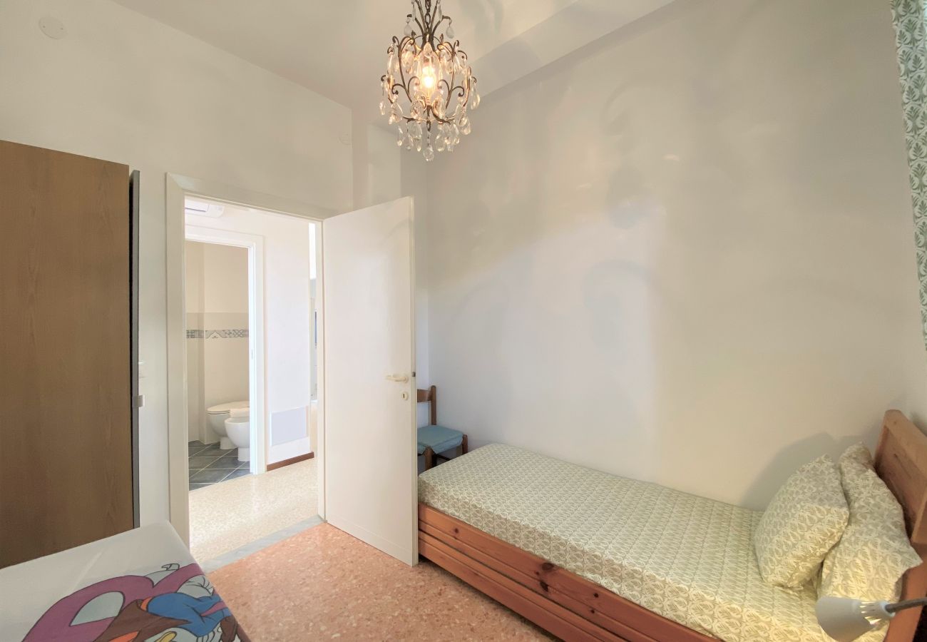 Apartment in Sperlonga - Panoramic Apartment with Parking Space in the Historic Center 