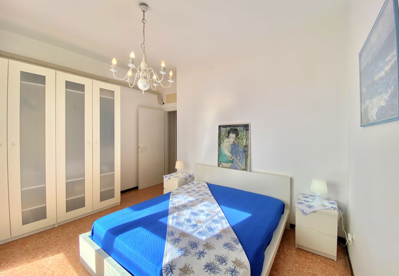 Apartment in Sperlonga - Panoramic Apartment with Parking Space in the Historic Center 