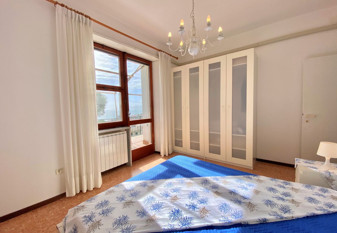 Apartment in Sperlonga - Panoramic Apartment with Parking Space in the Historic Center 