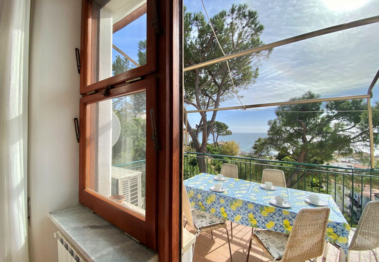 Apartment in Sperlonga - Panoramic Apartment with Parking Space in the Historic Center 