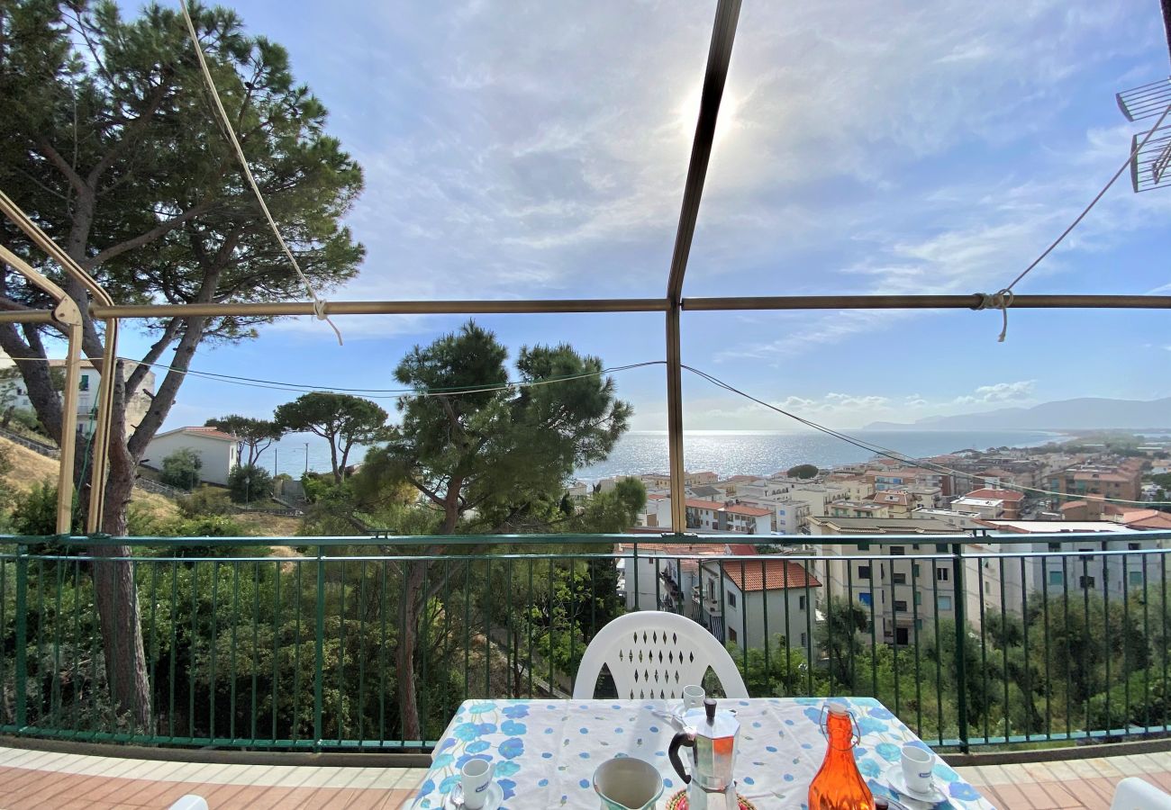 Apartment in Sperlonga - Panoramic Apartment with Parking Space in the Historic Center 