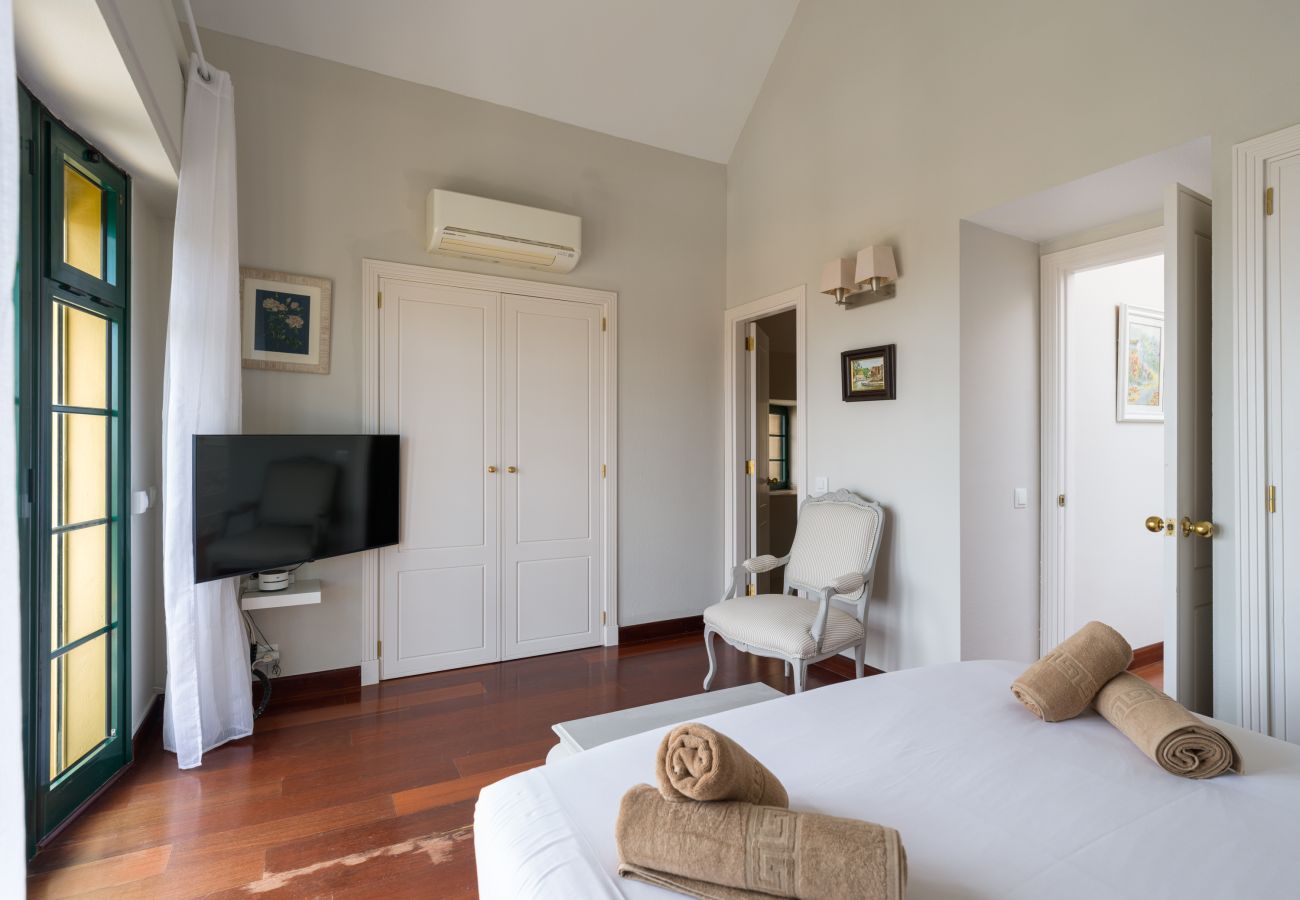 House in Santa Brígida - House with cozy garden BBQ 