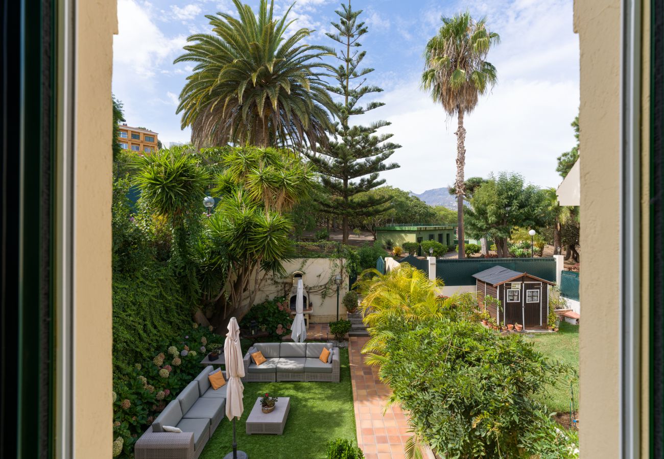 House in Santa Brígida - House with cozy garden BBQ 