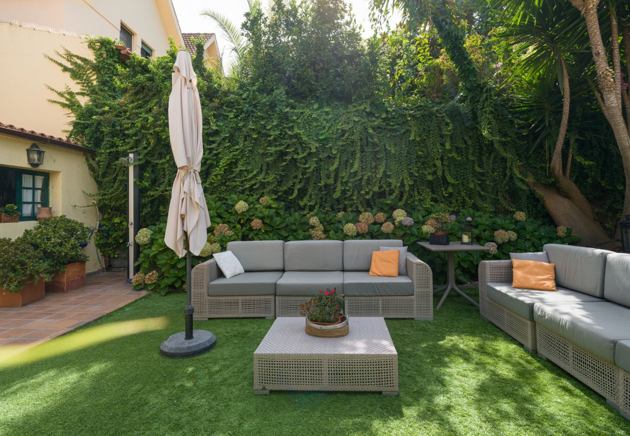 House in Santa Brígida - House with cozy garden BBQ 