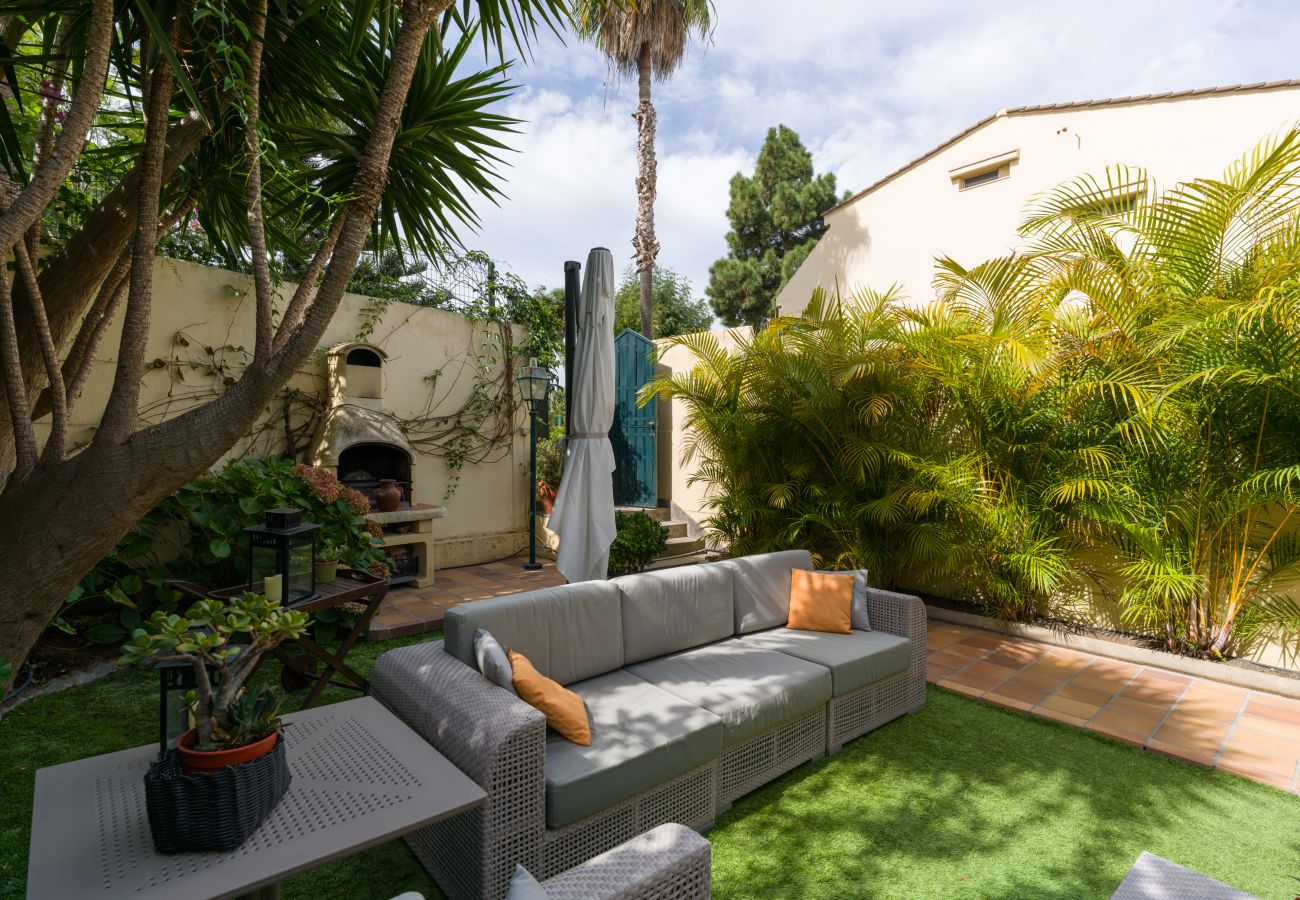 House in Santa Brígida - House with cozy garden BBQ 