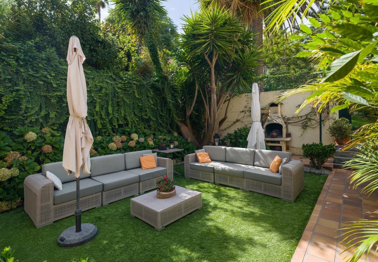 House in Santa Brígida - House with cozy garden BBQ 