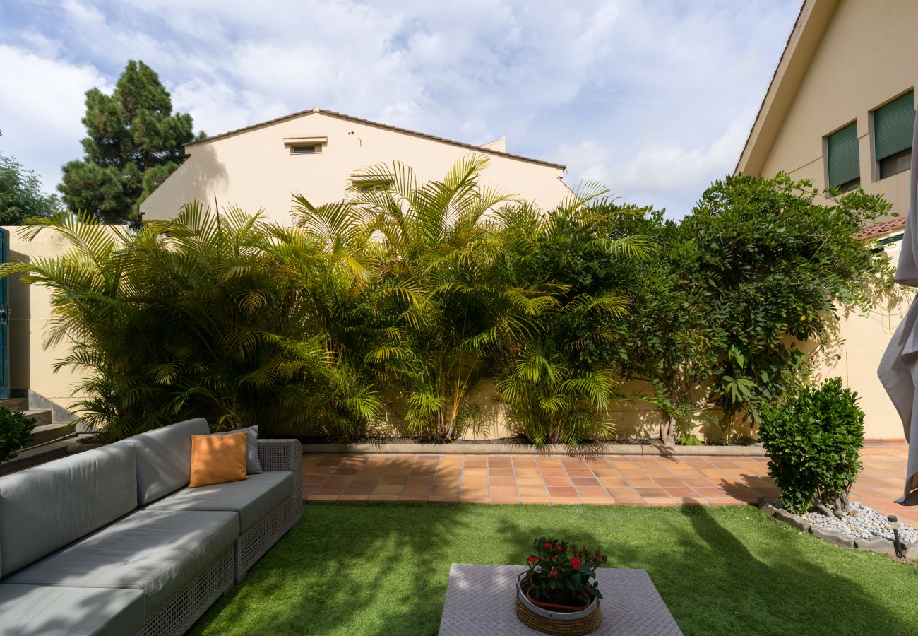 House in Santa Brígida - House with cozy garden BBQ 