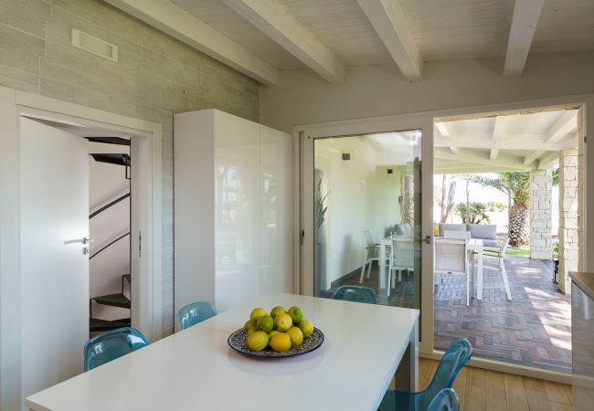 House in Siracusa - Sea front villa ,direct access to the rocky beach, Siracusa, Sicily House in Siracusa - Sea front villa ,direct access to the rocky beach, Siracusa, Sicily