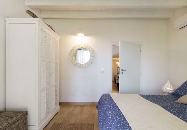 House in Siracusa - Sea front villa ,direct access to the rocky beach, Siracusa, Sicily House in Siracusa - Sea front villa ,direct access to the rocky beach, Siracusa, Sicily