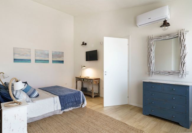 House in Siracusa - Sea front villa ,direct access to the rocky beach, Siracusa, Sicily House in Siracusa - Sea front villa ,direct access to the rocky beach, Siracusa, Sicily