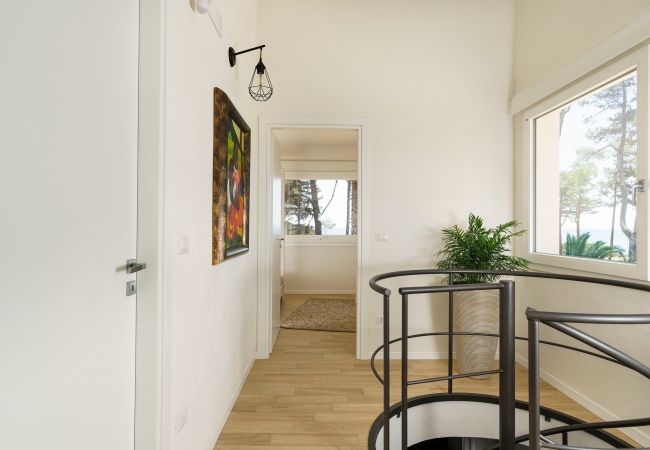 House in Siracusa - Sea front villa ,direct access to the rocky beach, Siracusa, Sicily House in Siracusa - Sea front villa ,direct access to the rocky beach, Siracusa, Sicily