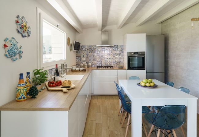 House in Siracusa - Sea front villa ,direct access to the rocky beach, Siracusa, Sicily House in Siracusa - Sea front villa ,direct access to the rocky beach, Siracusa, Sicily