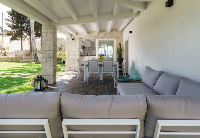 House in Siracusa - Sea front villa ,direct access to the rocky beach, Siracusa, Sicily House in Siracusa - Sea front villa ,direct access to the rocky beach, Siracusa, Sicily