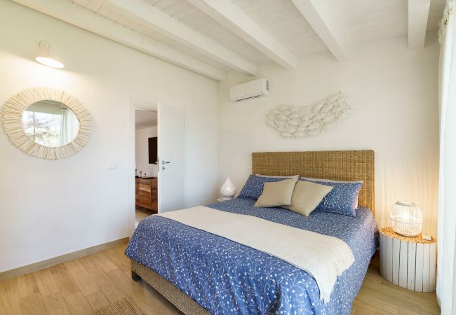 House in Siracusa - Sea front villa ,direct access to the rocky beach, Siracusa, Sicily House in Siracusa - Sea front villa ,direct access to the rocky beach, Siracusa, Sicily