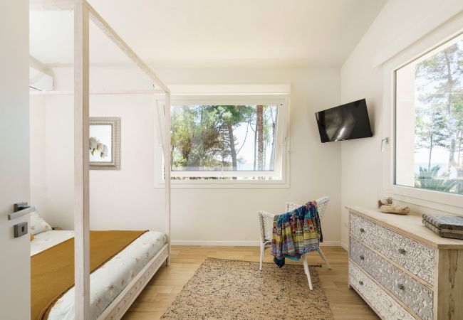 House in Siracusa - Sea front villa ,direct access to the rocky beach, Siracusa, Sicily House in Siracusa - Sea front villa ,direct access to the rocky beach, Siracusa, Sicily