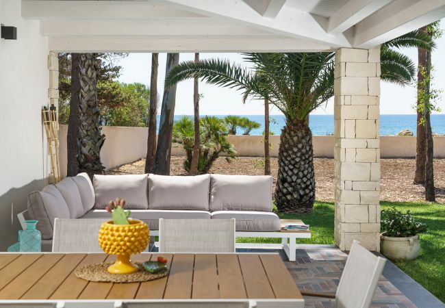 House in Siracusa - Sea front villa ,direct access to the rocky beach, Siracusa, Sicily House in Siracusa - Sea front villa ,direct access to the rocky beach, Siracusa, Sicily