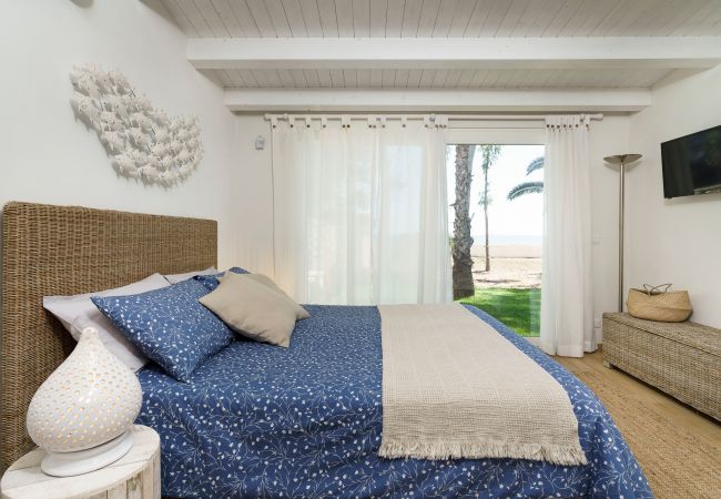 House in Siracusa - Sea front villa ,direct access to the rocky beach, Siracusa, Sicily House in Siracusa - Sea front villa ,direct access to the rocky beach, Siracusa, Sicily