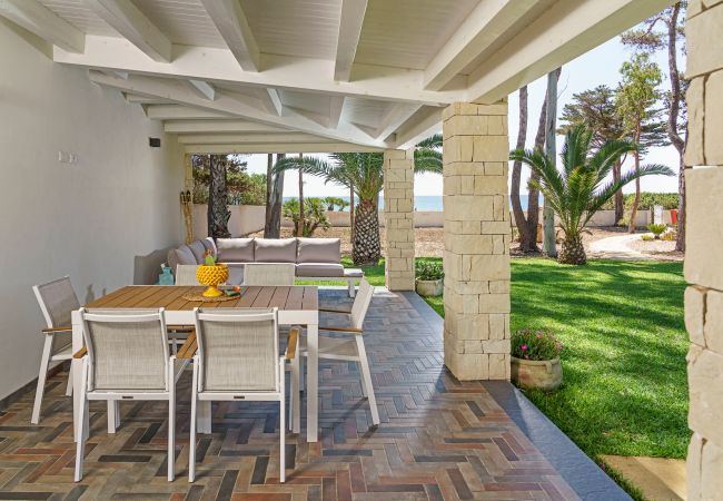 House in Siracusa - Sea front villa ,direct access to the rocky beach, Siracusa, Sicily House in Siracusa - Sea front villa ,direct access to the rocky beach, Siracusa, Sicily