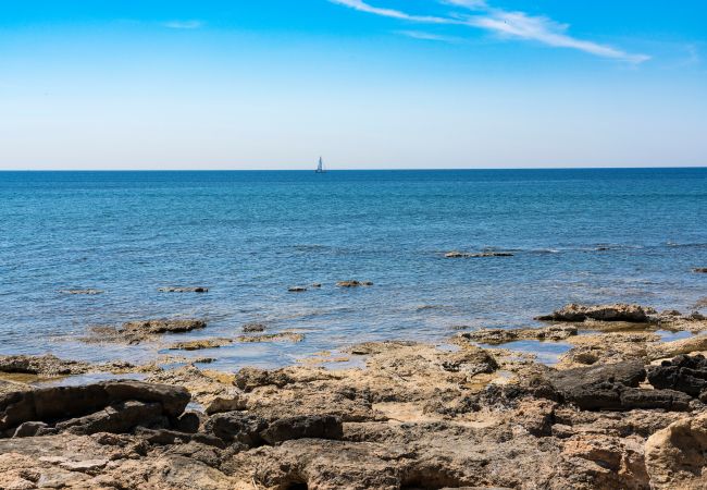 House in Siracusa - Sea front villa ,direct access to the rocky beach, Siracusa, Sicily House in Siracusa - Sea front villa ,direct access to the rocky beach, Siracusa, Sicily