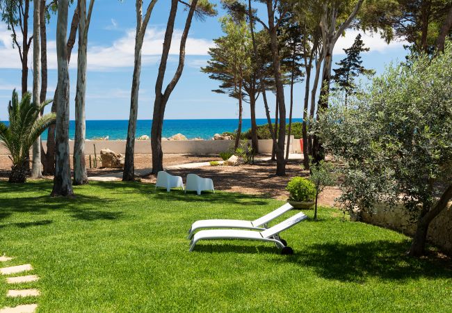 House in Siracusa - Sea front villa ,direct access to the rocky beach, Siracusa, Sicily House in Siracusa - Sea front villa ,direct access to the rocky beach, Siracusa, Sicily