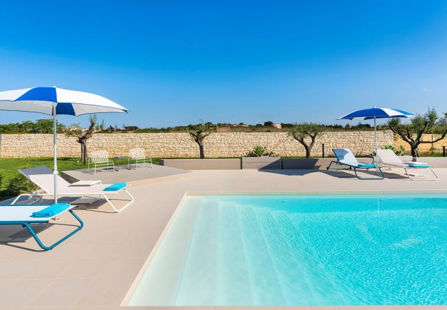 Villa/Dettached house in Noto - Pool villa, 400 metres from the sea near Marzamemi, Sicily