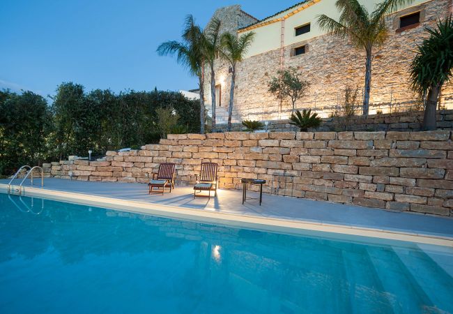House in Buseto Palizzolo - Charming house with shared pool - Don Carlo