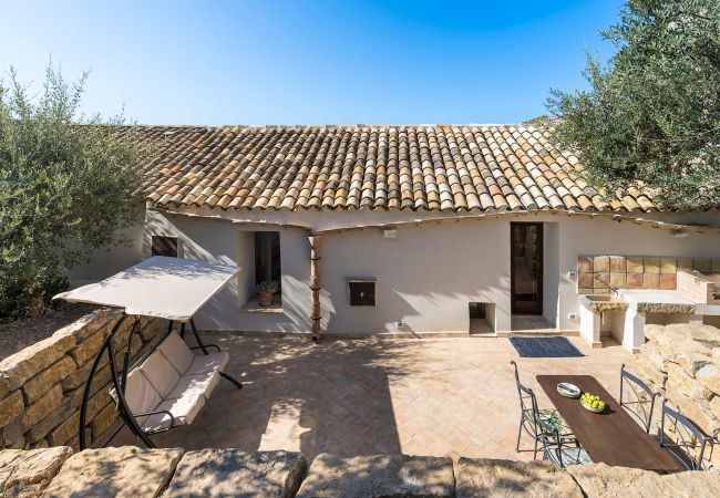House in Buseto Palizzolo - Charming house with shared pool - Don Carlo House in Buseto Palizzolo - Charming house with shared pool - Don Carlo
