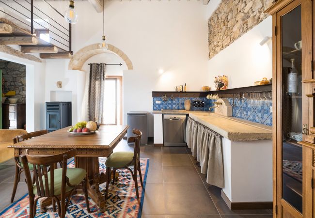 House in Buseto Palizzolo - Charming house with shared pool - Don Carlo House in Buseto Palizzolo - Charming house with shared pool - Don Carlo