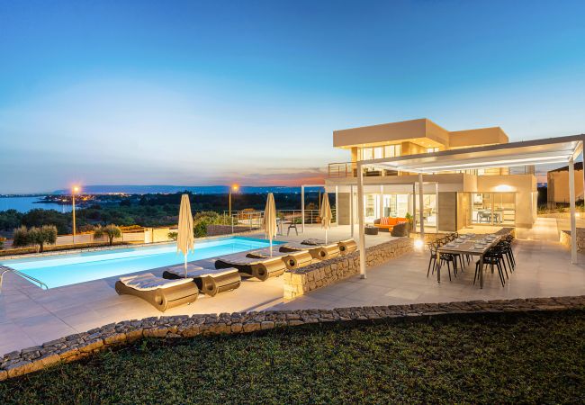Villa in Siracusa - Luxury sea front villa with pool, Plemmirio, Syracuse Villa in Siracusa - Luxury sea front villa with pool, Plemmirio, Syracuse