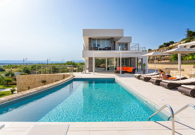 Villa in Siracusa - Luxury sea front villa with pool, Plemmirio, Syracuse Villa in Siracusa - Luxury sea front villa with pool, Plemmirio, Syracuse