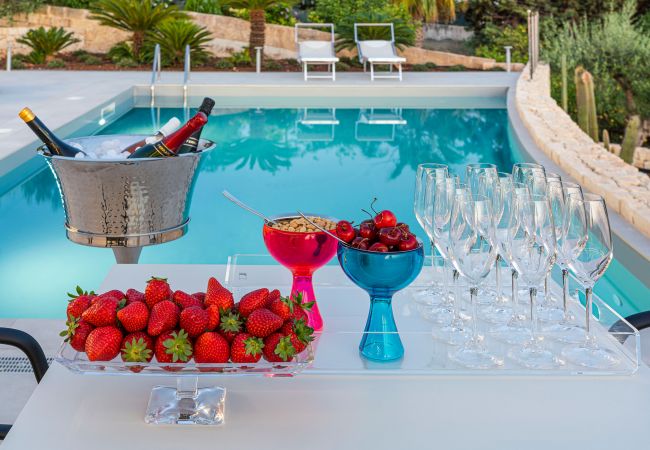 Villa in Siracusa - Luxury sea front villa with pool, Plemmirio, Syracuse Villa in Siracusa - Luxury sea front villa with pool, Plemmirio, Syracuse