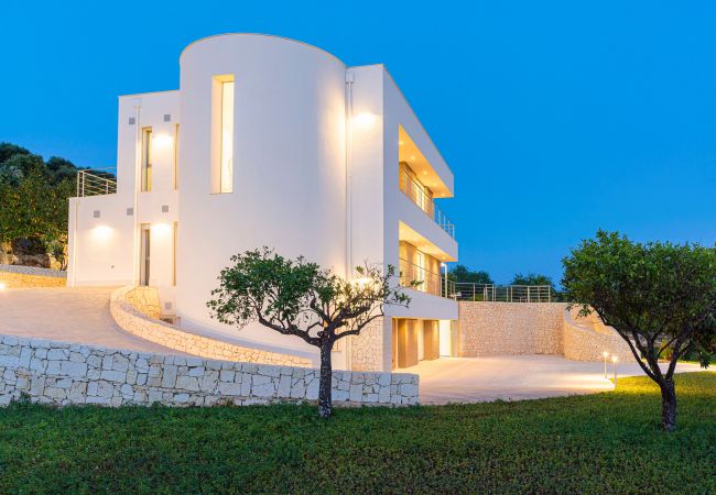 Villa in Siracusa - Luxury sea front villa with pool, Plemmirio, Syracuse Villa in Siracusa - Luxury sea front villa with pool, Plemmirio, Syracuse